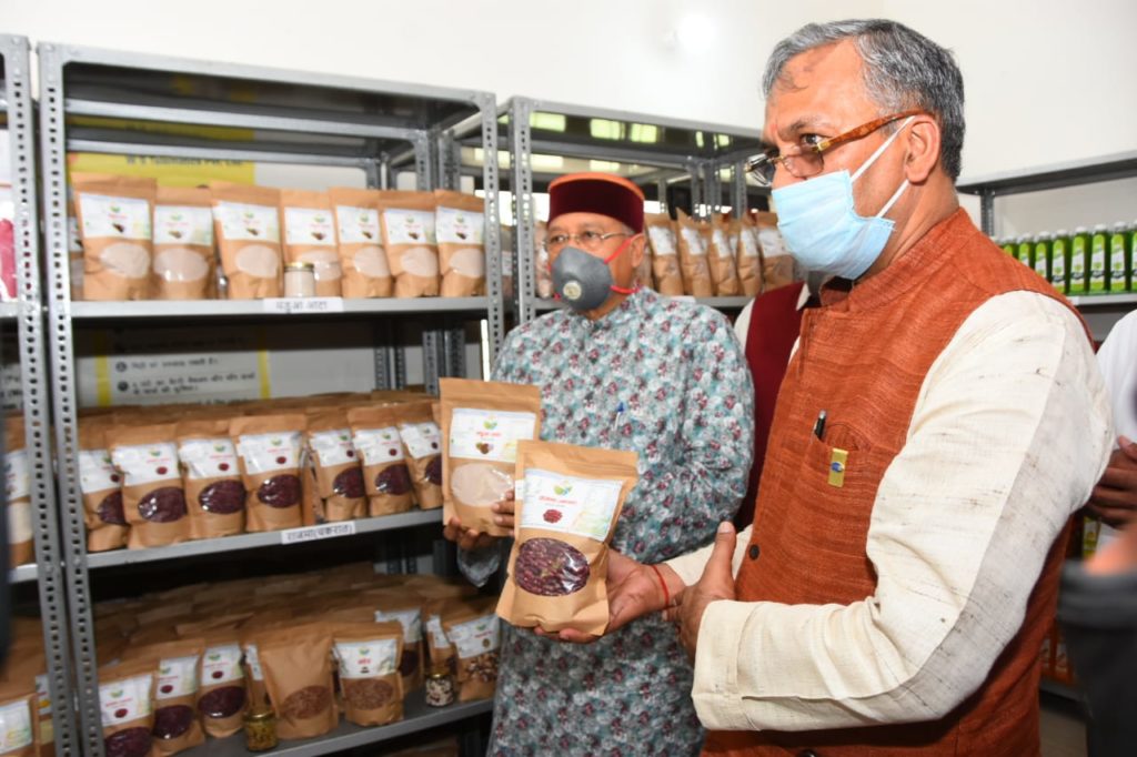 टीहरी, जौनपुर ब्लॉक के ख्यार्सी गांव में मुख्यमंत्री ने किया ग्रोथ सेंटर का लोकार्पण, जाने क्या होंगे फायदें। मुख्यमंत्री ने किया ख्यार्शी ग्रोथ सेंटर का लोकार्पण।6