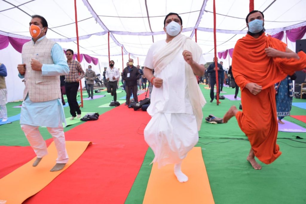 उत्तराखंड शीतकालीन सत्र शुरू, सत्र से पहले विधायकों ने किया योगा। 8 Yogabeforehouse