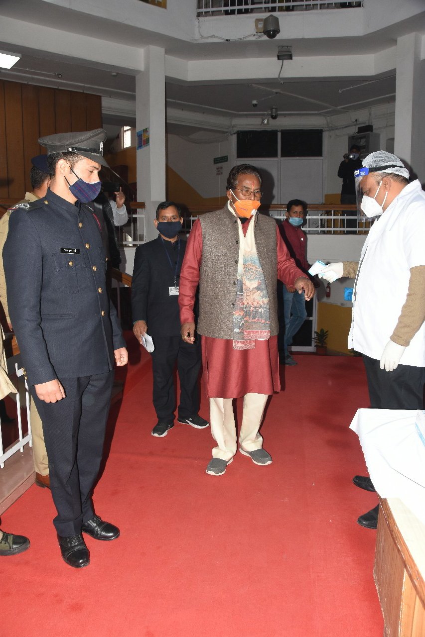 उत्तराखंड शीतकालीन सत्र शुरू, सत्र से पहले विधायकों ने किया योगा। 3 uttarakhanddeputyspeakerraghunathsingh7099192788275218092.
