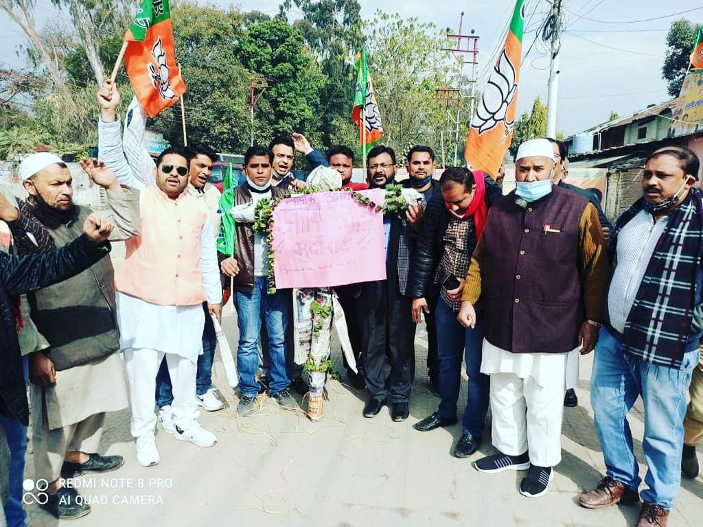 मुसलमानों ने क्यों फूंका पाकिस्तान का पुतला, जाने वजह। 3 muslimprotestagainstpakistan37136927622948951248.