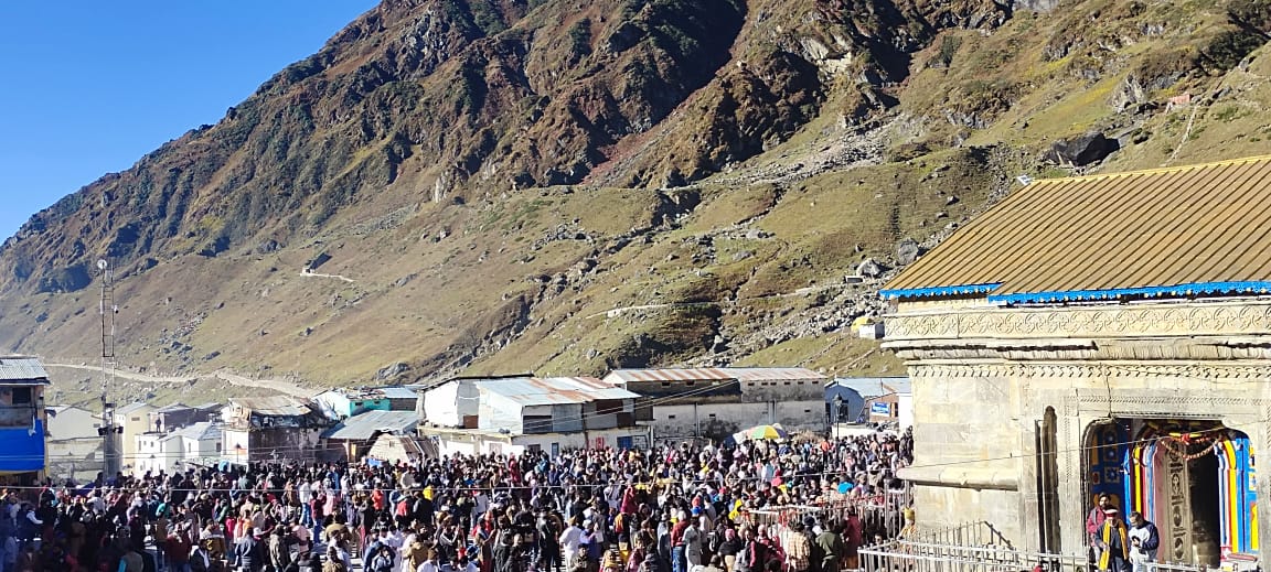 केदारनाथ धाम का रास्ता खुलते ही मची भगदड़, देखें वायरल विडीओ | Kedarnath route open 3 IMG 20211022 WA0007