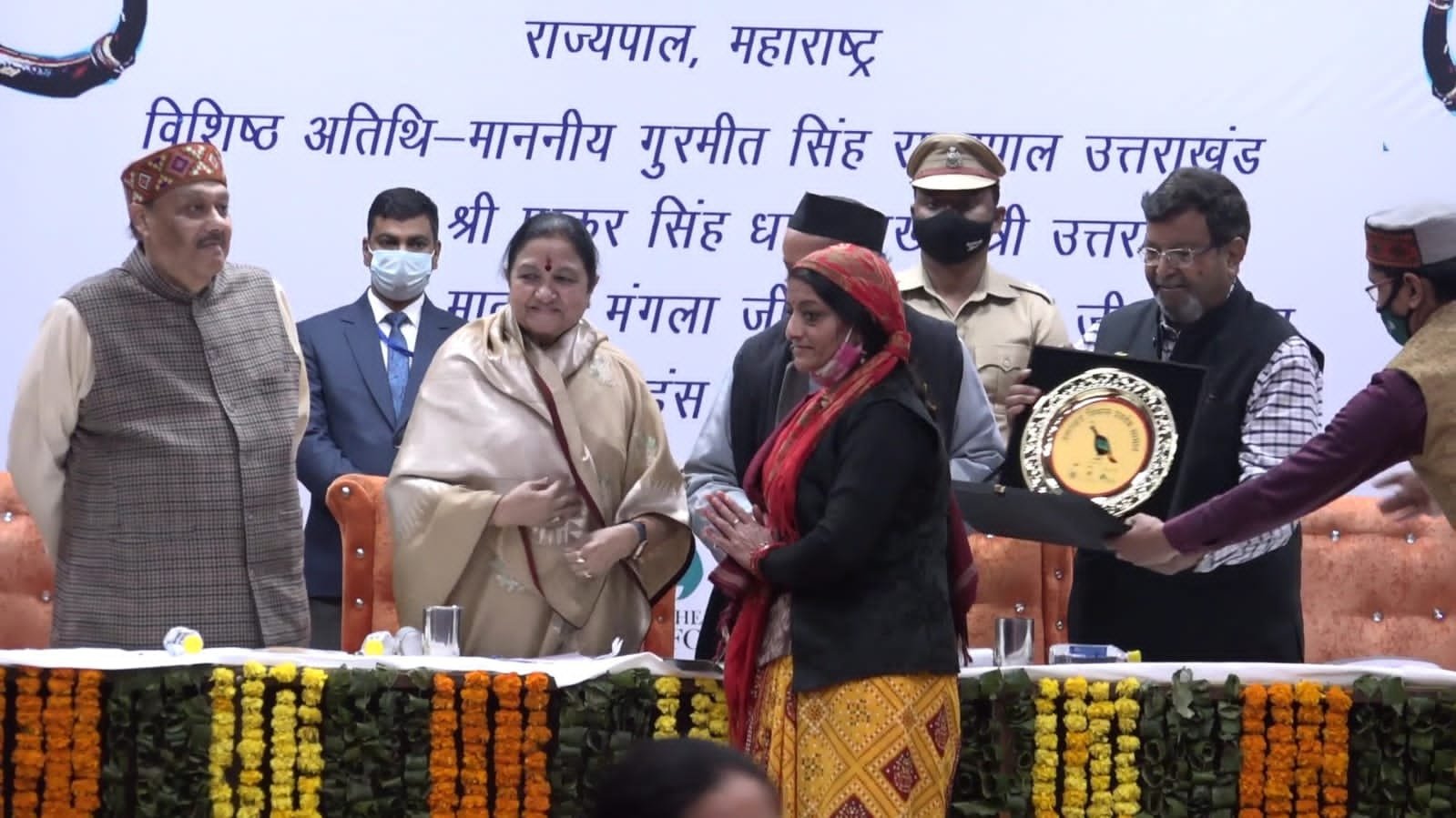 उत्तराखंड की वो शख्सियतें जो दशकों से कर रही है निस्वार्थ सेवा, भगतसिंह कोश्यारी और माता मंगला ने दिया सम्मान | Bhagat Singh Koshyari honored great personalities of Uttarakhand 5 img 20211216 wa00035421367688546956727