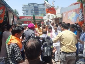 हिमाचल विधानसभा चुनाव के लिए उत्तराखंड भाजपा की तैयारी, सीमा से सटी 19 सीटों पर भेजेगी कार्यकर्ता | uttarakhand bjp on himachal election 3 Cm dhami win