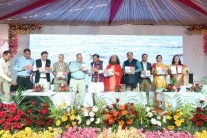 पूर्व CM डॉ. निशंक की ऑनलाइन पुस्तक "रचना संसार" की 75 श्रृंखलाएं पूरी, ऋषिकेश परमार्थ निकेतन में दो दिवसीय अंतरराष्ट्रीय साहित्य महाकुंभ | Dr. Ramesh Pokhriyal Nishank's book Rachna Sansar 75 editions completed 5 Ramesh Pokhariyal Nishank book