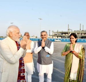 PM मोदी के देहरादून एयरपोर्ट पर स्वागत में ऋषिकेश मेयर ने भी किया अभिनंदन | Anita mamgain welcome pm modi at Dehradun airport 2 Anita mamgain welcome pm modi at Dehradun airport