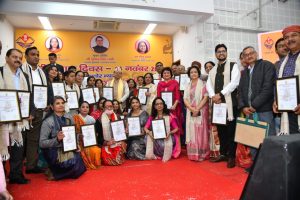 बाल दिवस पर मुख्यमंत्री ने बच्चों संग बिताए पल, दिए कई जीवन सूत्र, बेसहारा बच्चो का साथ दें | Cm dhami said on childrens day 4 Cm dhami said on childrens day