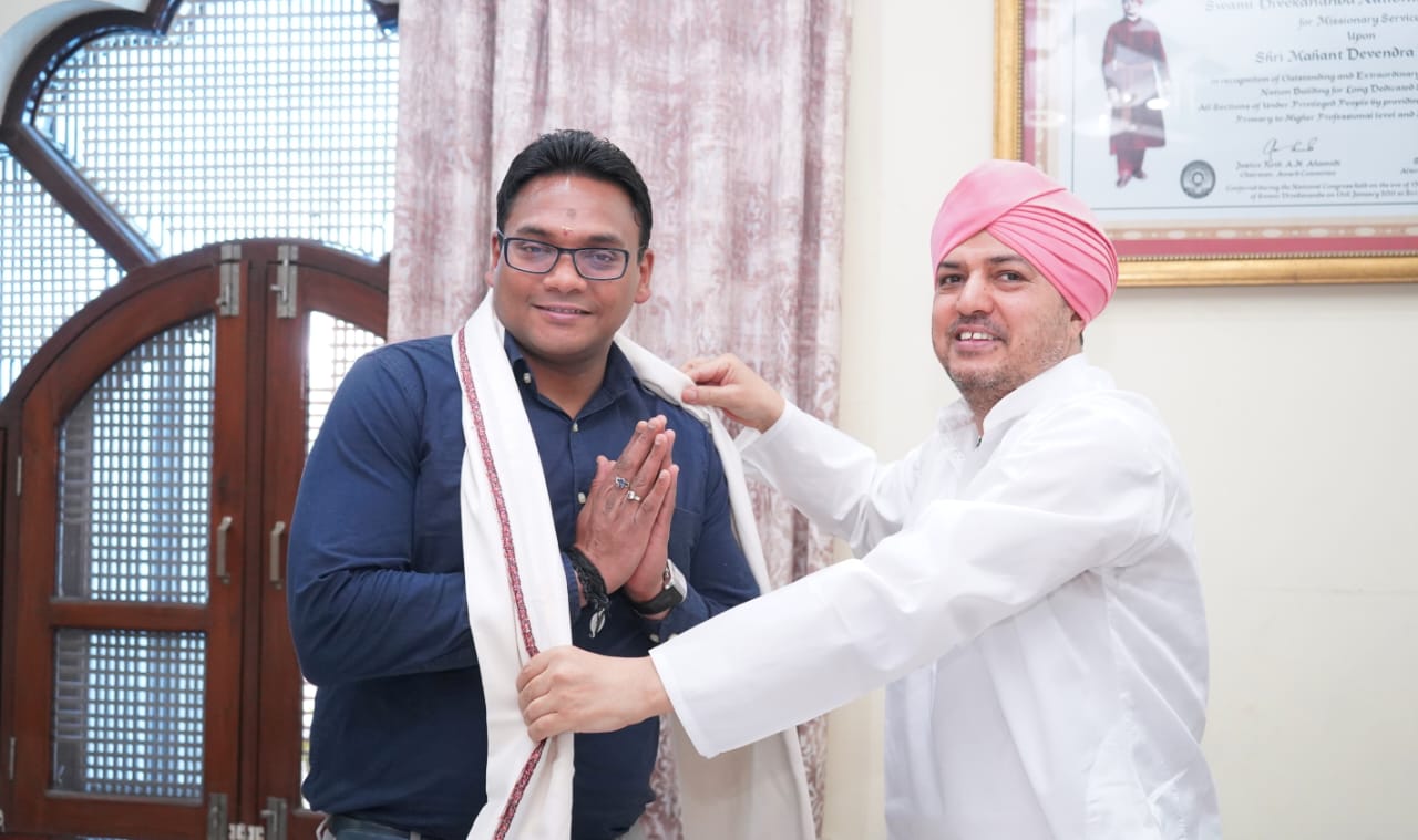 स्वास्थ्य सचिव डाॅ आर.राजेश कुमार ने श्री दरबार साहिब में टेका मत्था | health secretary R Rajesh Kumar at SGRR Shri Darbar sahib 3 IMG 20230520 WA0001