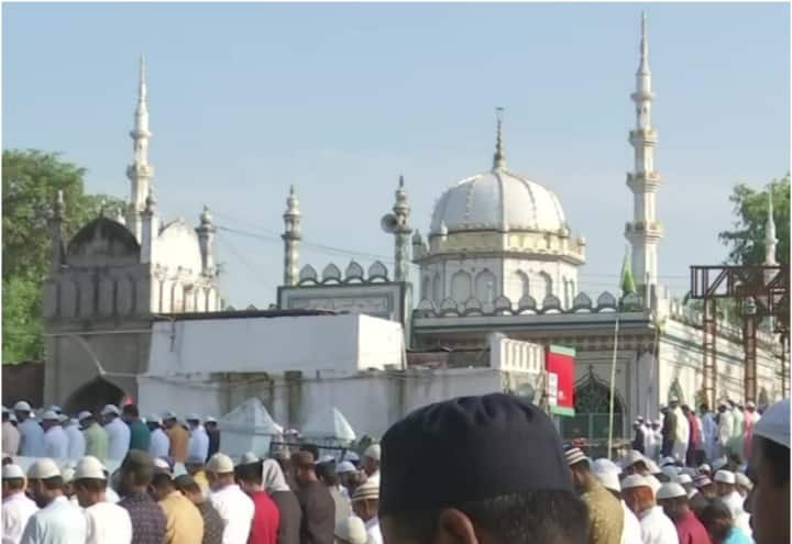 कुर्बानी का पर्व ईद–उल–अजहा, गिले शिकवे भूल सबको गले लगाना सीखता यह त्योहार | Eid–Al–Adha 4 Eid–Al–Adha