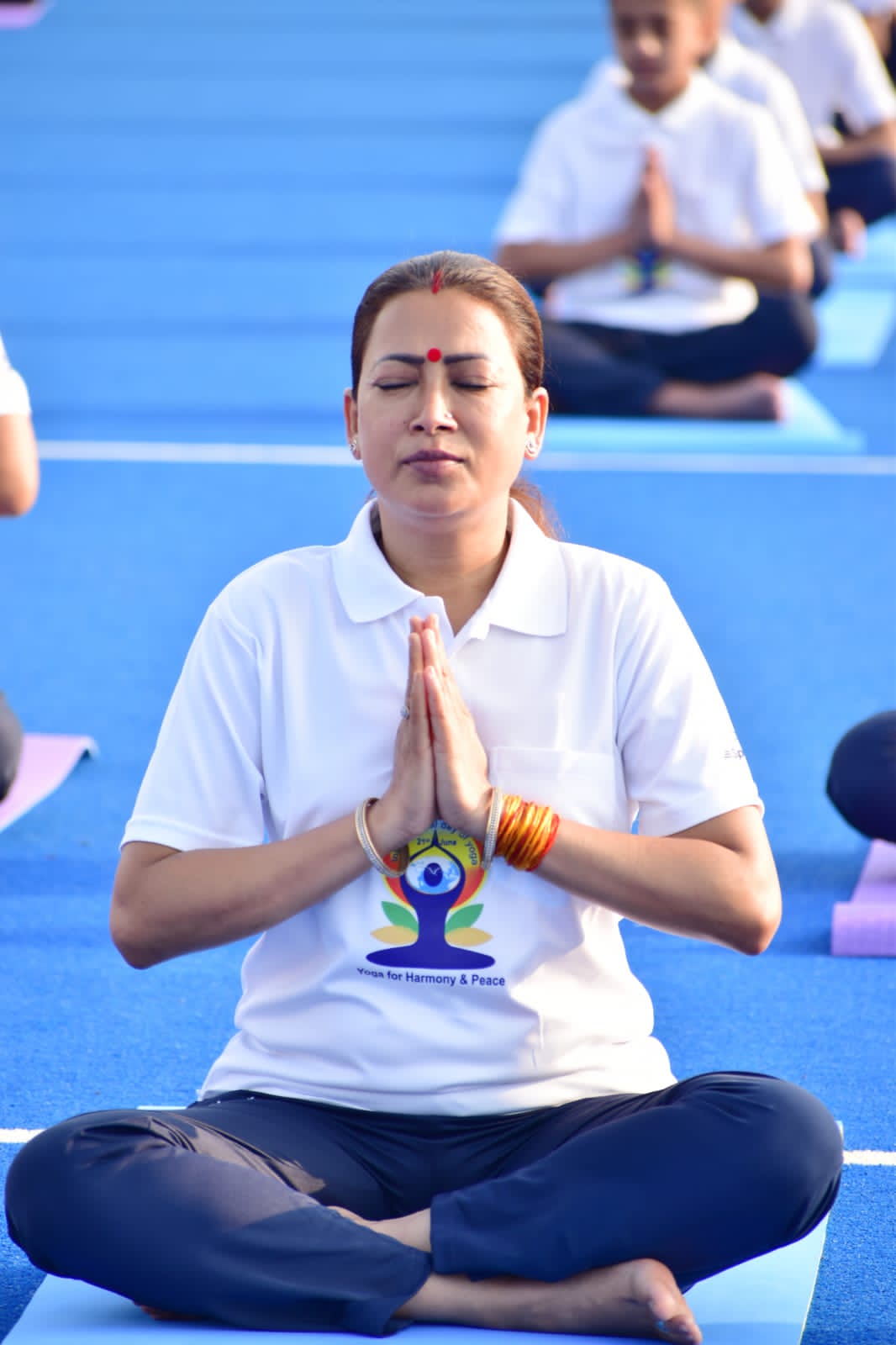 रायपुर स्पोर्ट्स कॉलेज में अंतरराष्ट्रीय योग दिवस पर मंत्री ने खिलाड़ियों संग किया योग | 9th International Yoga Day 21 June 2023 3 21 जून