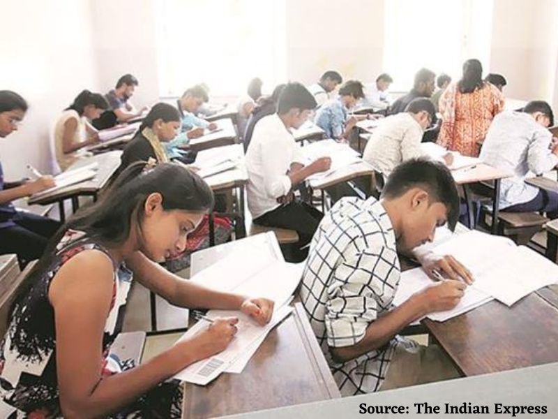 नकल करते पकड़े गए दो अभ्यार्थी, मुकदमा दर्ज | two students caught while cheating 3 two students caught while cheating