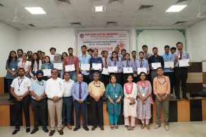 एसजीआरआर विश्वविद्यालय में प्रतिभाओं का सम्मान, चार दिन चलेगा कार्यक्रम | Award Distribution program in SGRR University 2 Award Distribution program in SGRR University