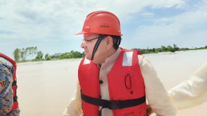 जलमग्न हुआ हरीद्वार का बड़ा हिस्सा, CM धामी ग्राउंड ज़ीरो पर, देखें भयावय मंजर | CM dhami inspection in Haridwar Waterlogging areas 2 CM dhami inspection in Haridwar Waterlogging areas