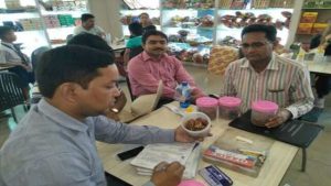 Food Safety : त्योहार का सीजन आते ही सक्रिय हुए मिलावटखोर, खाद्य सुरक्षा विभाग कर रहा जांच, छापे मार 200 सैंपल किए इकट्ठे | Food Safety Department Raid Shops In Haldwani 3 Food Safety Department Raid Shops In Haldwani