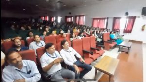 SGRR University: एसजीआरआर यूनिवर्सिटी में मनाया गया चंद्रयान 3 की सॉफ्ट लैंडिंग का जश्न, यूनिवर्सिटी में किया गया सीधा प्रसारण | Chandrayan 3 Landing Live Telecast in SGRR University 6 Chandrayan 3 Landing Live Telecast in SGRR University