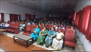 SGRR University: एसजीआरआर यूनिवर्सिटी में मनाया गया चंद्रयान 3 की सॉफ्ट लैंडिंग का जश्न, यूनिवर्सिटी में किया गया सीधा प्रसारण | Chandrayan 3 Landing Live Telecast in SGRR University 3 Chandrayan 3 Landing Live Telecast in SGRR University