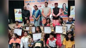 राज्य की 14 महिलाओं और 35 आंगनबाड़ी कार्यकर्ताओं को मिला Tilu Rauteli Award, राज्य का बढ़ाया का गौरव, CM धामी ने किया सम्मानित | 14 Women and 35 Anganbadi Workers Get Tilu Rauteli Award 2023 2 14 Women Get Tilu Rauteli Award 2023