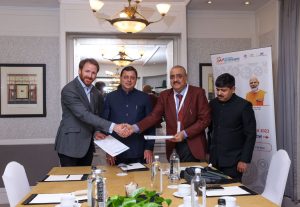 CM Dhami Britain Tour Update : सीएम धामी को इन्वेस्टर्स सम्मिट से पहले मिली बड़ी कामयाबी, पोमा ग्रुप के साथ 2 हजार करोड़ रुपए एमओयू हुआ साइन | CM Dhami sign 2 Crore OMU with Poma 3 CM Dhami Britain Tour Update