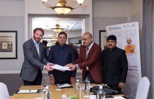 CM Dhami Britain Tour Update : सीएम धामी को इन्वेस्टर्स सम्मिट से पहले मिली बड़ी कामयाबी, पोमा ग्रुप के साथ 2 हजार करोड़ रुपए एमओयू हुआ साइन | CM Dhami sign 2 Crore OMU with Poma 2 CM Dhami Britain Tour Update