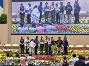 Arogya Manthan 2023 का हुआ समापन, उत्तराखंड 2 आयुष्मान उत्कृष्ट पुरस्कार से सम्मानित, स्वास्थ्य संबंधी मुद्दों पर हुई चर्चा | Uttarakhand Win 2 Arogya Manthan Awards for Ayushman Claim Settlement and Quick Audit System 2 Uttarakhand Win 2 Arogya Manthan Awards