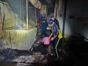 Kedarnath Yatra के अहम पड़ाव पर हुआ बड़ा हादसा, यात्रियों ने भागकर बचाई जान | Fire Incident in Kedarnath yatra main stop Gaurikund 3 fire-incident-near-kedarnath-yatra