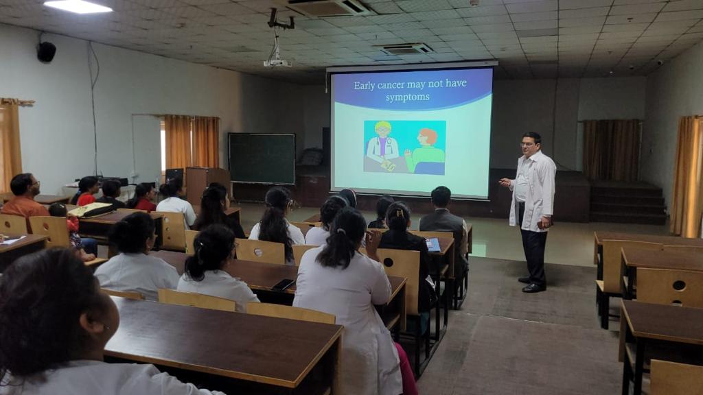 Breast cancer in India : हर 13 मिनट में होती है एक महिला की मौत, स्तन कैंसर को बिल्कुल इग्नोर ना करे, यहां जाने इस से जुड़ी सभी जरूरी जानकारी। 4 Breast cancer in India