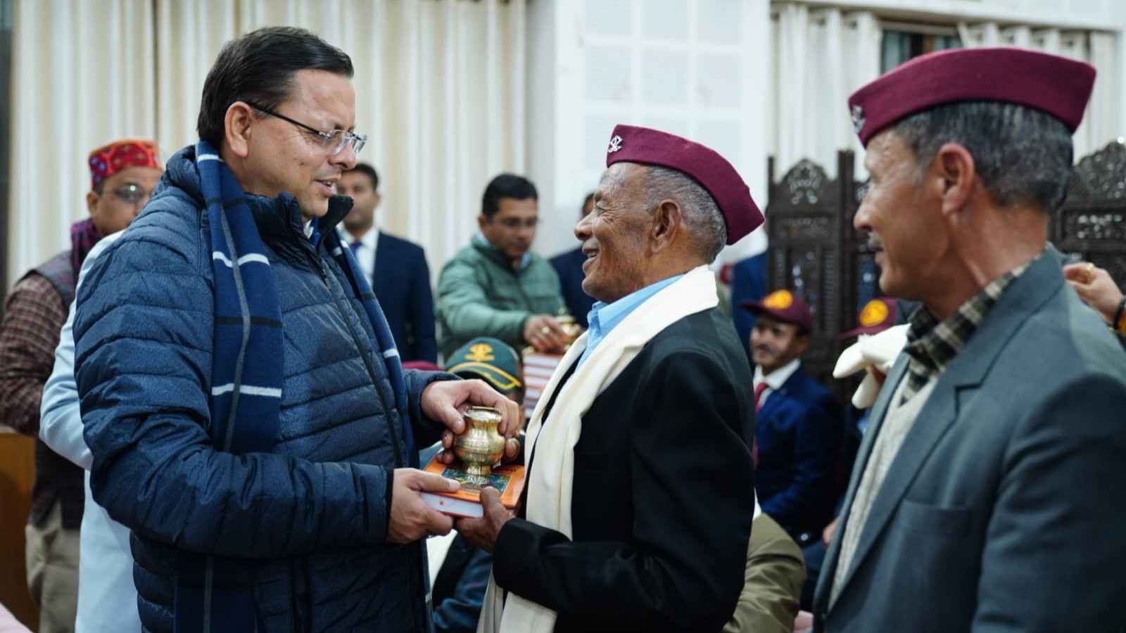 मुख्यमंत्री ने 15 महार रेजीमेंट के स्थापना दिवस पर रेजिमेंट के पूर्व सैन्य अधिकारियों को किया सम्मानित 1 mahar regiment