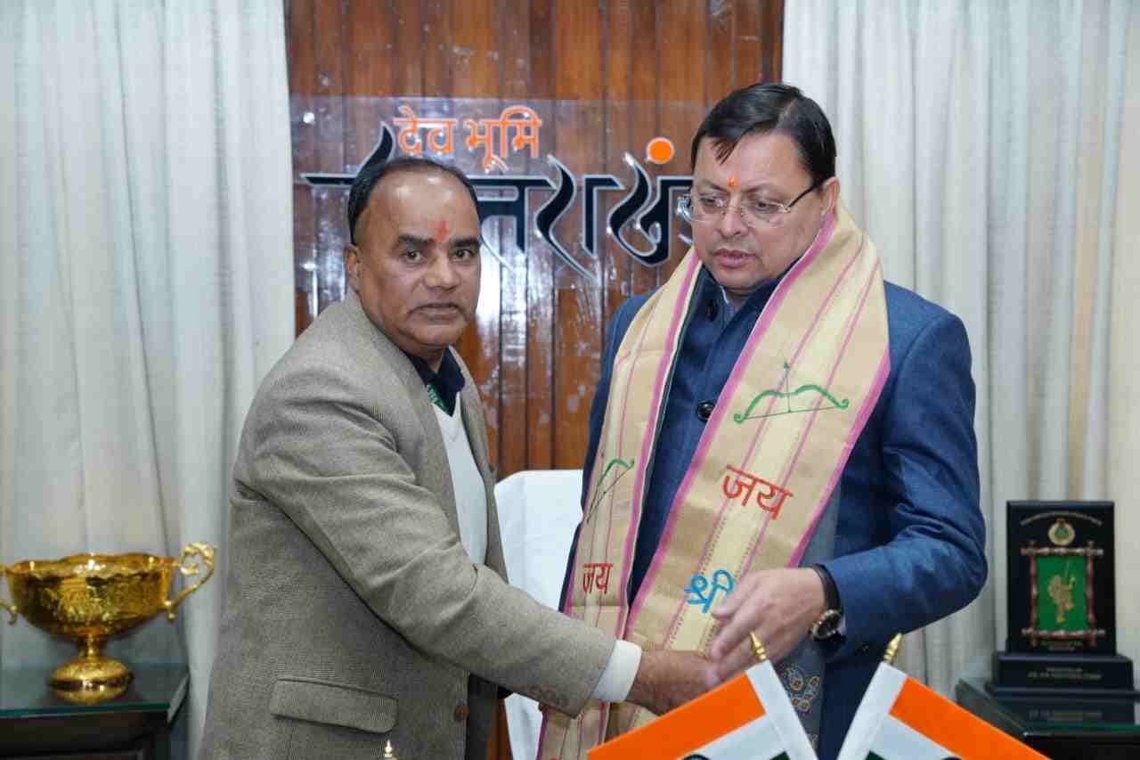 सुभारती अस्पताल के विशेषकार्य अधिकारी बलवंत सिंह बोहरा ने मुख्यमंत्री पुष्कर सिंह धामी से की मुलाकात, 28 जनवरी को होने वाले कार्यक्रम के लिए दिया निमंत्रण 1 subharti hospital