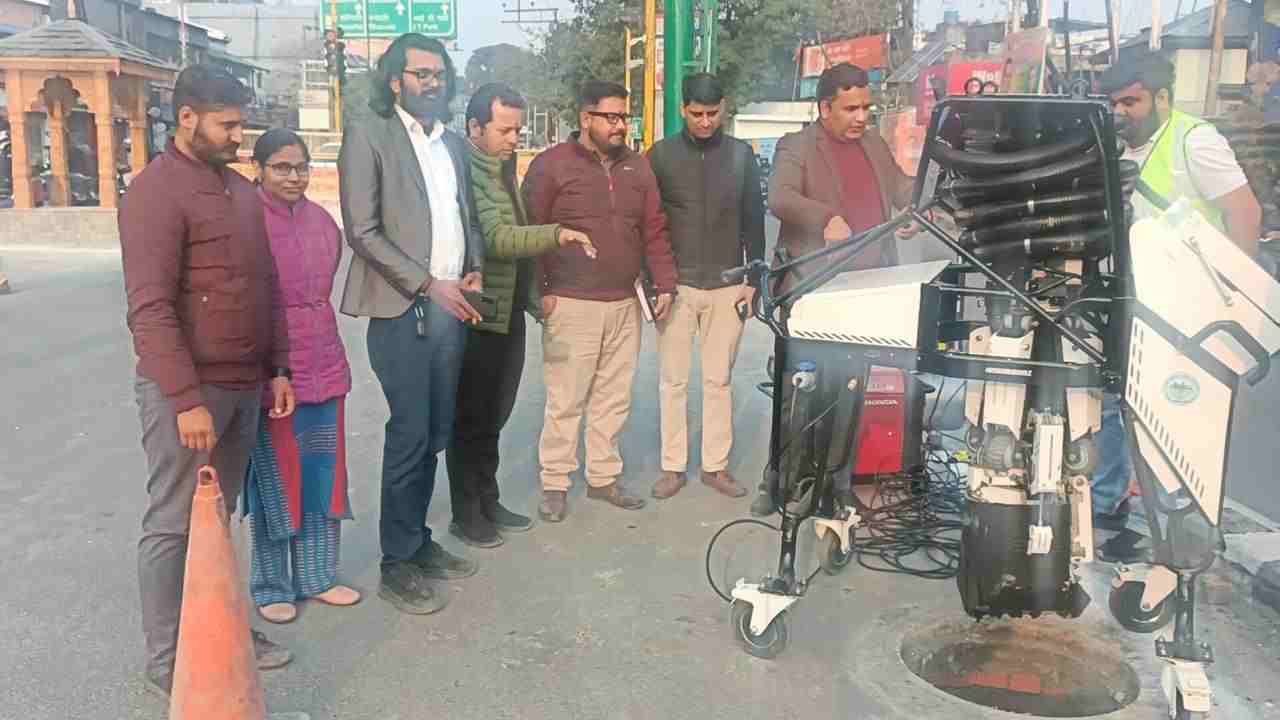 देहरादून स्मार्ट सिटी की एक और नयी पहल, सीवर मैनहोल की सफाई का नया प्रबन्ध 1 IMG 20240209 WA0056