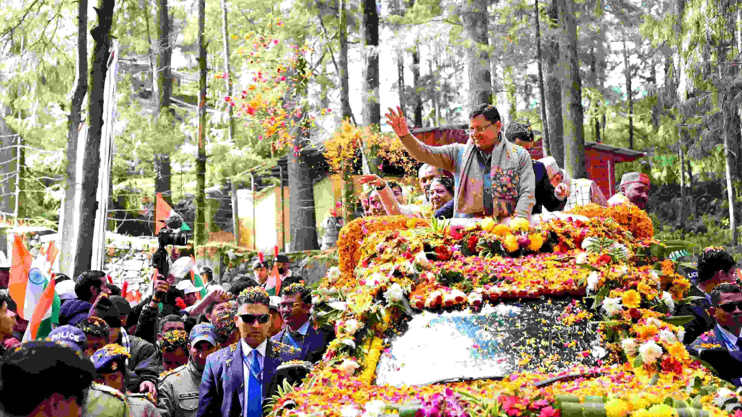 मुख्यमंत्री धामी ने किया पौड़ी में 800 करोड़ की विकास योजनाओं का शिलान्यास एवं लोकार्पण; दिशा ध्याणी, ब्यै-ब्वारी‘ कार्यक्रम में किया प्रतिभाग 1 cm pauri scaled