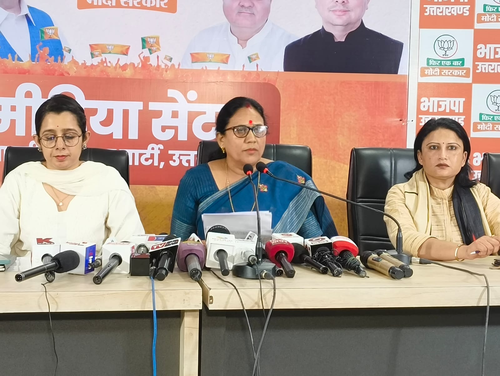 बीजेपी महिला मोर्चा की प्रदेश अध्यक्ष ने साधा कांग्रेस पर निशाना, कांग्रेस को बताया महिला विरोधी 1 IMG 20240404 WA0023