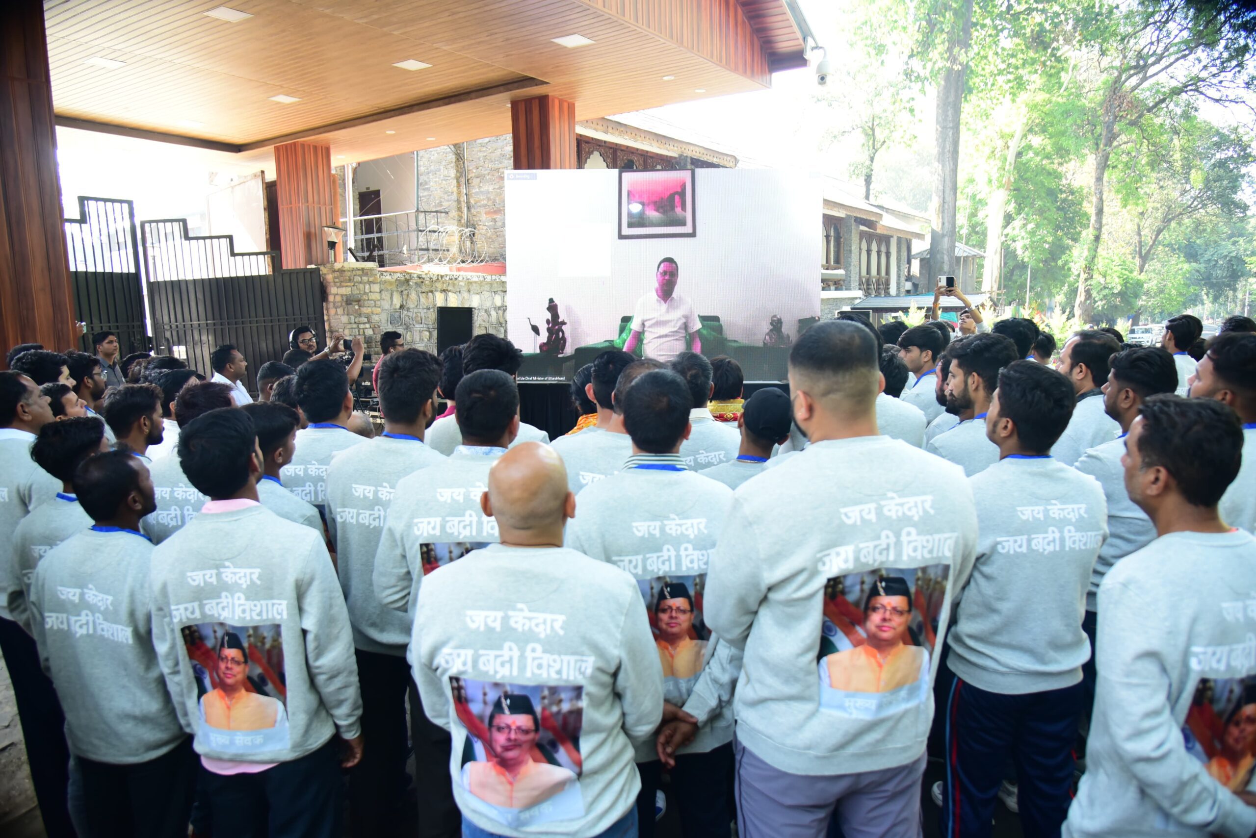 चारधामों के कपाट खुलने के दिन हेलीकॉप्टर से की जायेगी पुष्प वर्षा: मुख्यमंत्री धामी 1 05 a scaled