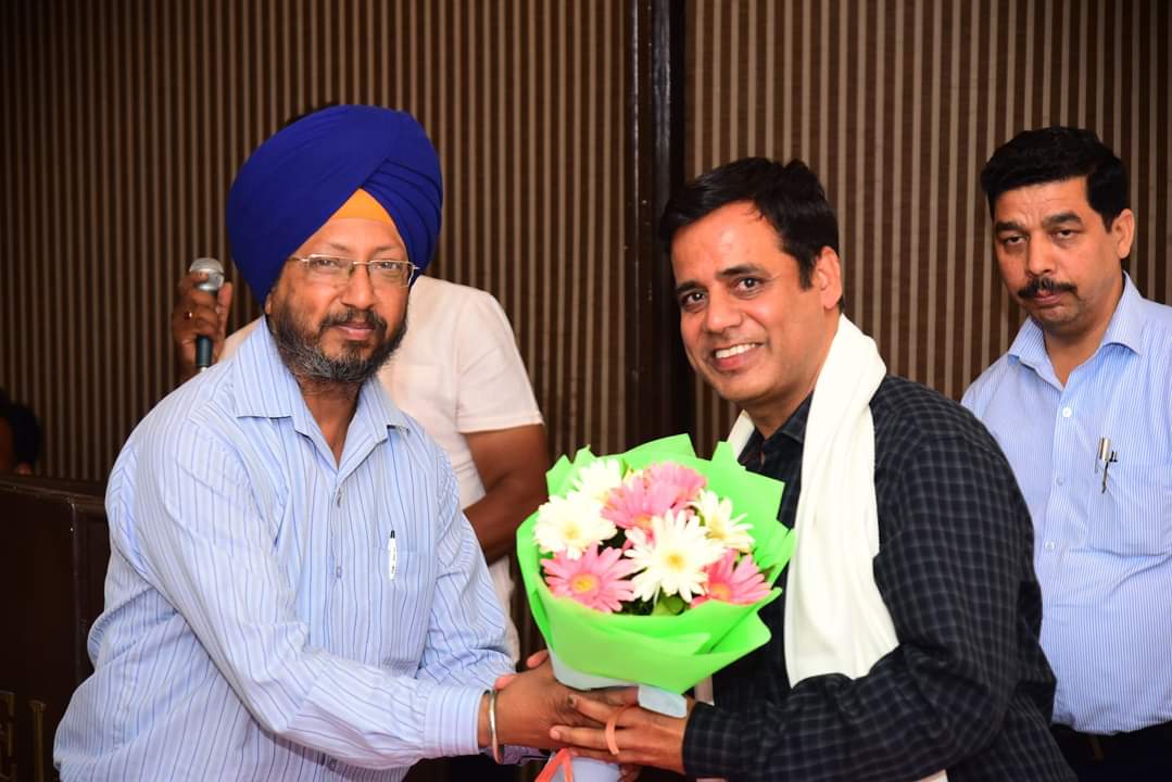 पीआरएसआई देहरादून चैप्टर के अध्यक्ष बने रवि बिजारनिया, अनिल सती सचिव और सुरेश चन्द्र भट्ट बने कोषाध्यक्ष 1 FB IMG 1714918170084