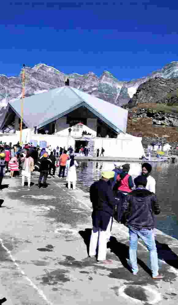 हेमकुण्ट साहिब के विधिवत् अरदास के साथ खुले कपाट, 2000 संगतों की उपस्थिति में यात्रा का शुभारंभ 1 IMG 20201010 WA0014