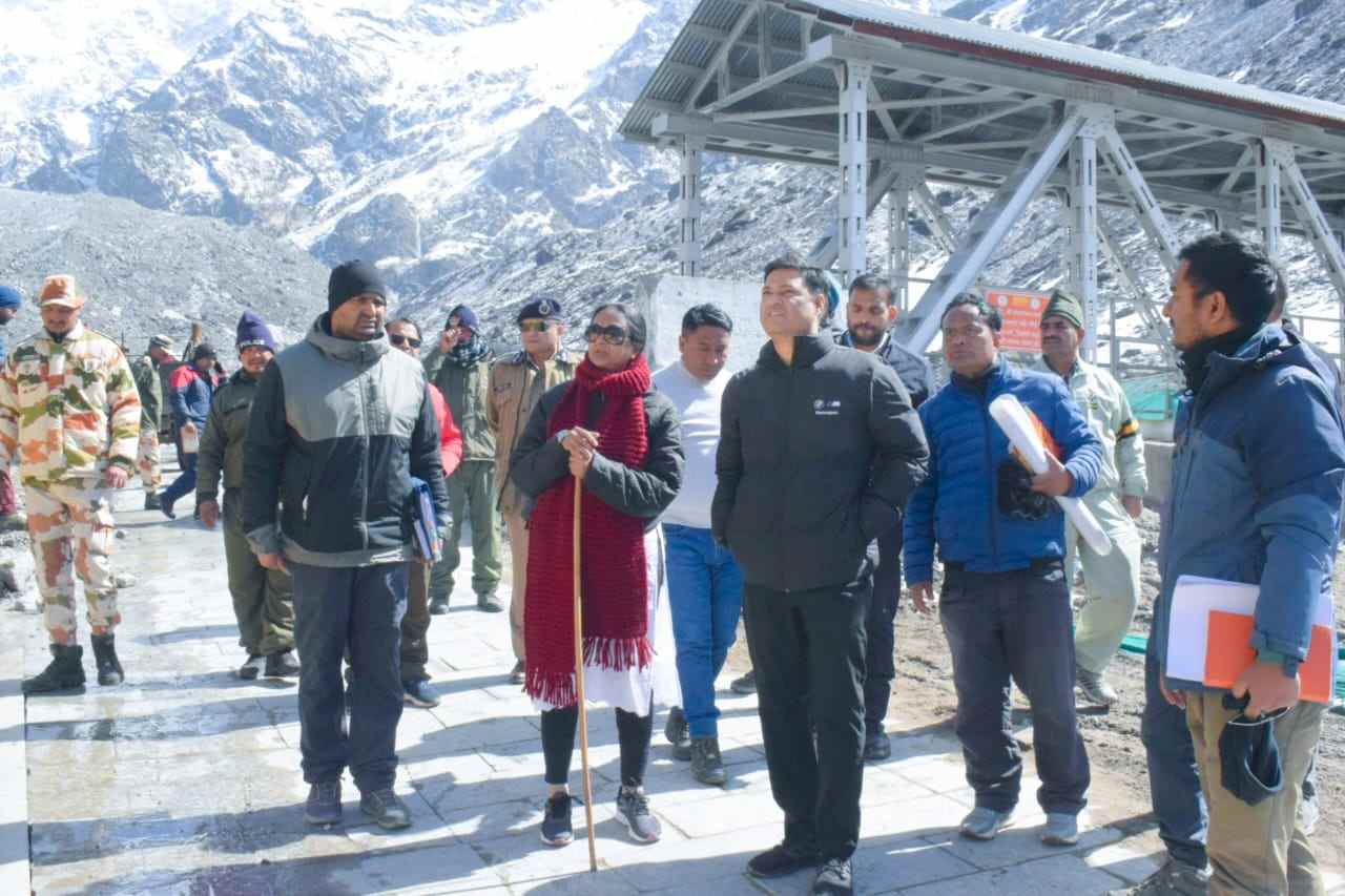 मुख्य सचिव ने बद्रीनाथ और केदारनाथ धाम का किया निरीक्षण, यात्रा से पहले सभी कार्य पूरे करने के निर्देश 1 IMG 20240502 WA0053