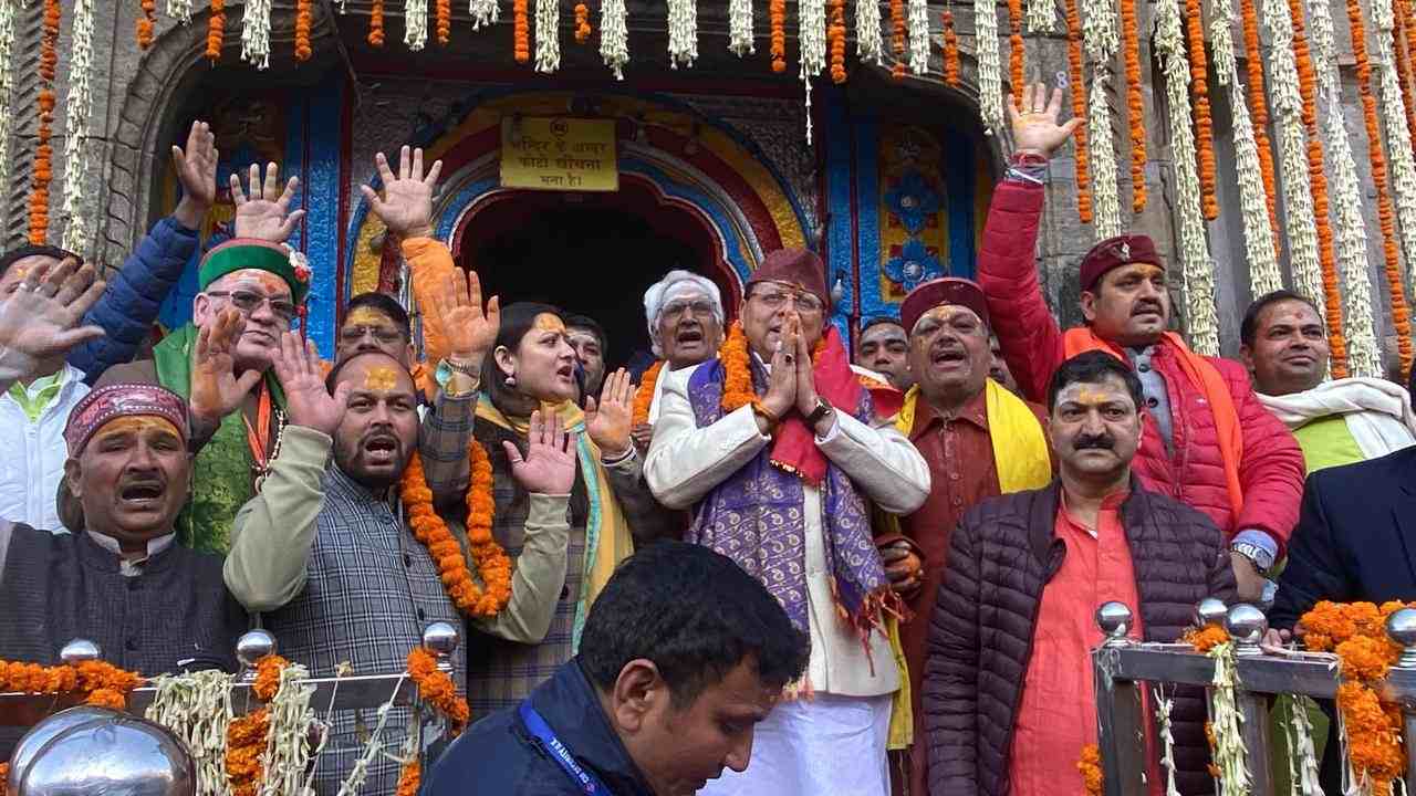 विधि- विधान से खुले केदारनाथ धाम के कपाट, सीएम धामी समेत हजारों की संख्या में श्रद्धालु रहे मौजूद 1 IMG 20240510 WA0006