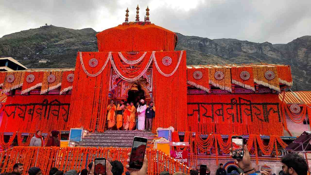 भू-बैकुंठ बदरीनाथ धाम के खुले कपाट, हजारों श्रद्धालु बने पावन अवसर के साक्षी 1 IMG 20240512 WA0006