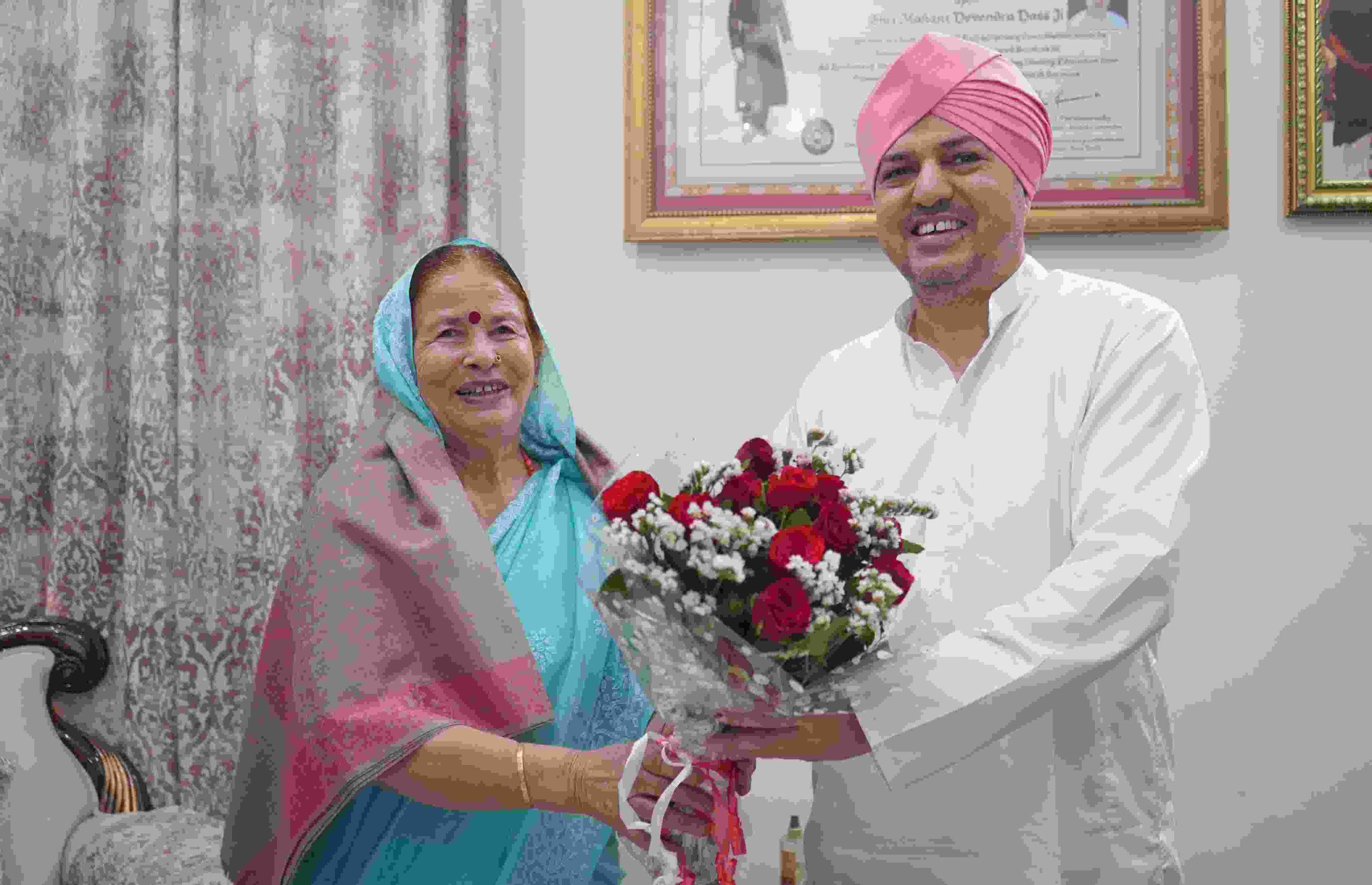 उत्तराखण्ड की सुप्रसिद्ध जागर गायिका पद्मश्री बसंती बिष्ट ने श्री दरबार साहिब में टेका माथा 1 IMG 20240513 WA0040 scaled