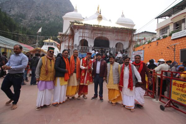 बिना पंजीकरण यमुनोत्री-गंगोत्री धाम न आएं तीर्थयात्री : सचिव आर मीनाक्षी सुंदरम 1 IMG 20240515 WA0019 2 scaled e1715781566707