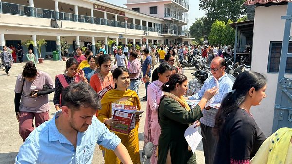 रोजगार देने में महत्वपूर्ण भूमिका निभा रहा एसजीआरआर एजुकेशन मिशन, शिक्षक चयन प्रक्रिया में उत्तर भारत के विभिन्न राज्यों के अभ्यर्थियों ने किया प्रतिभाग 1 IMG 20240528 WA0017 1