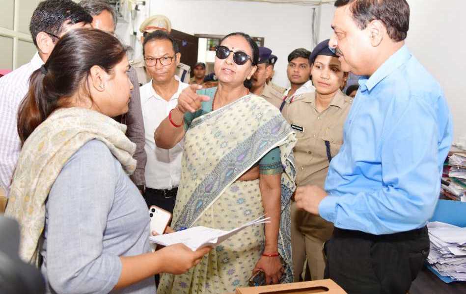 मुख्य सचिव ने ऋषिकेश में की चारधाम यात्रा व्यवस्था की बैठक, कहा – टेक्नॉलजी की मदद से चारधाम यात्रा का सुव्यवस्थित प्रबन्धन तथा स्थायी समाधान 1 IMG 20240528 WA0116