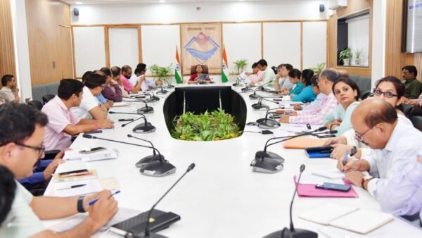 मुख्य सचिव राधा रतूड़ी ने पीएम प्रगति पोर्टल के तहत की भारतनेट, दिल्ली देहरादून एक्सप्रेस-वे, देवबंद रुड़की रेलवे लाइन प्रोजेक्ट तथा AMRUT 2.0, PM -ABHIM कार्यक्रमों की समीक्षा, दिए निर्देश 1 IMG 20240720 WA0030 scaled e1721470852632