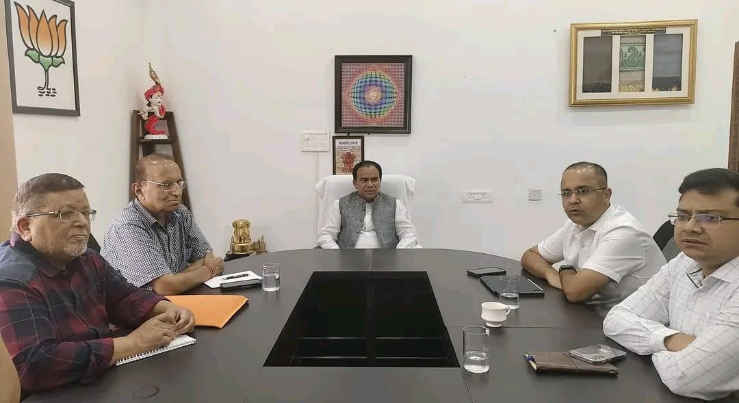 राजकीय उच्च शिक्षण संस्थानों के भवनों में लगेंगे सोलर पैनल : डॉ. धन सिंह रावत 1 IMG 20240728 WA0061