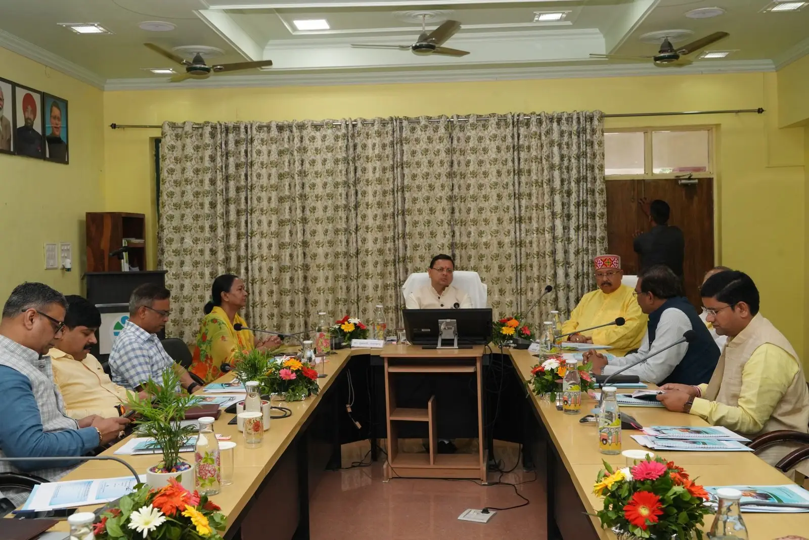 सीएम धामी ने की जलागम की समीक्षा, अधिकारियों को दिए ये महत्वपूर्ण निर्देश.. 1 IMG 20240808 WA0055 scaled