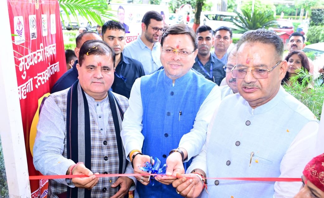 सीएम धामी ने महिला समूहों द्वारा लगाए गए स्टॉलों का किया शुभारंभ, अवलोकन करते हुए की स्थानीय उत्पादों की खरीदारी 1 WhatsApp Image 2024 08 12 at 2.32.52 PM