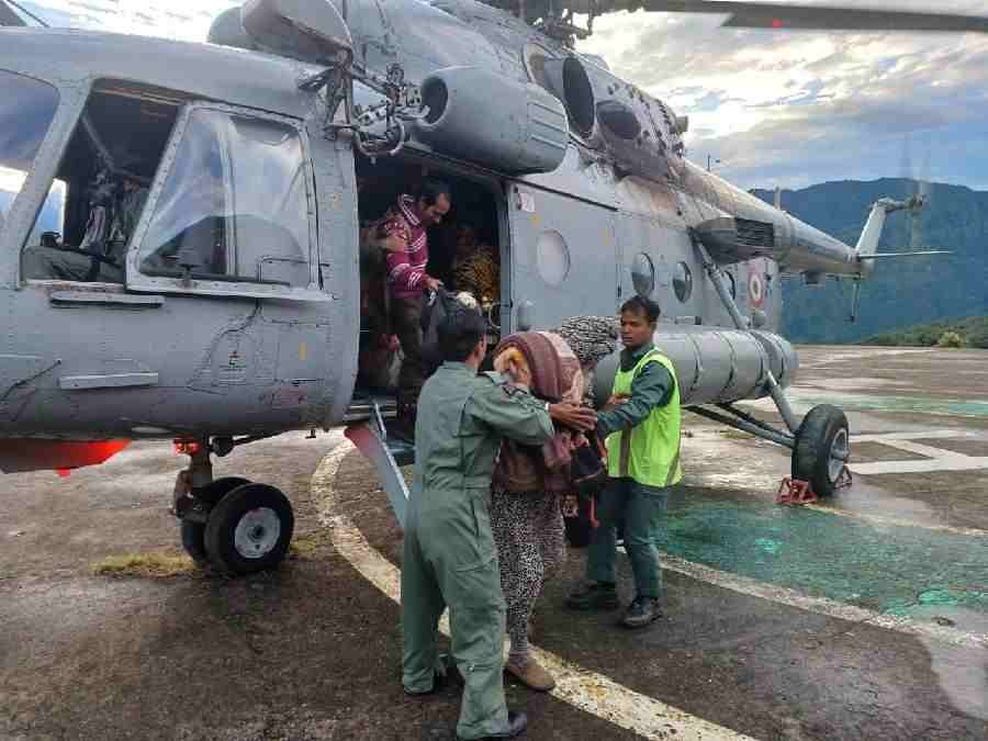 एमआई-17 विदा, चिनूक कुछ समय रहेगा केदारघाटी में, रेस्क्यू अभियान का प्रथम चरण पूरा, मुख्यमंत्री धामी ने प्रधानमंत्री तथा गृहमंत्री का जताया विशेष आभार 1 c1 20240811 21265801