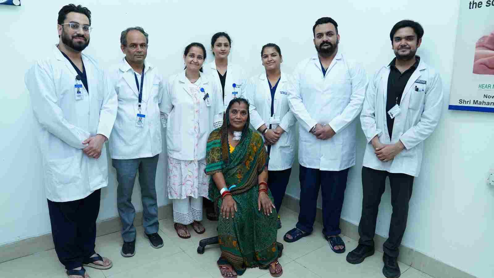 श्री महंत इन्दिरेश अस्पताल में मरीज़ के गले से डक्टरों ने निकाला एक किलो का ट्यूमर, मरीज़ को उत्तराखण्ड व दिल्ली के बड़े नामचीन अस्प्तालों में नहीं मिल सका उपचार 1 IMG 20240902 WA0046