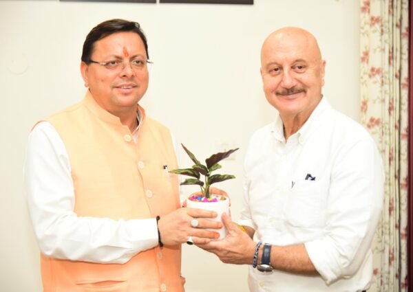 मुख्यमंत्री पुष्कर सिंह धामी से केंद्रीय फिल्म प्रमाणन बोर्ड के अध्यक्ष प्रसून जोशी तथा फिल्म अभिनेता अनुपम खेर ने की भेंट 1 IMG 20240910 WA0045 scaled e1725976713670