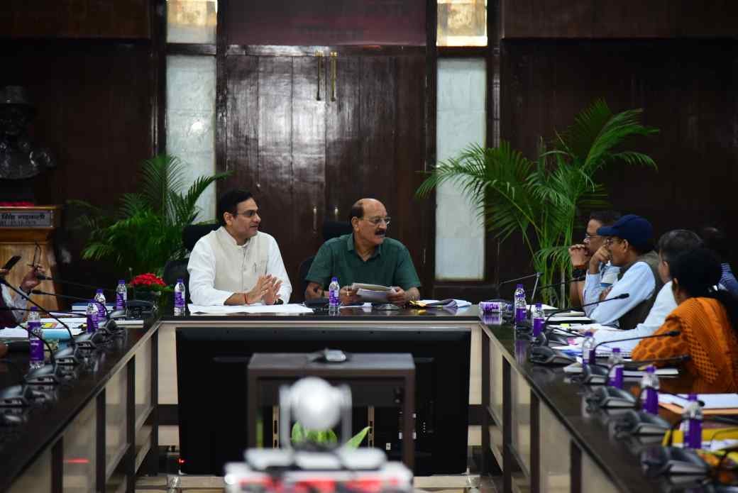 मंत्रिमंडल के द्वारा गठित उपसमिति की हुई बैठक, सरकारी भूमि पर अवैध अध्यासियों के संबंध में हुई चर्चा 1 IMG 20240911 WA0027