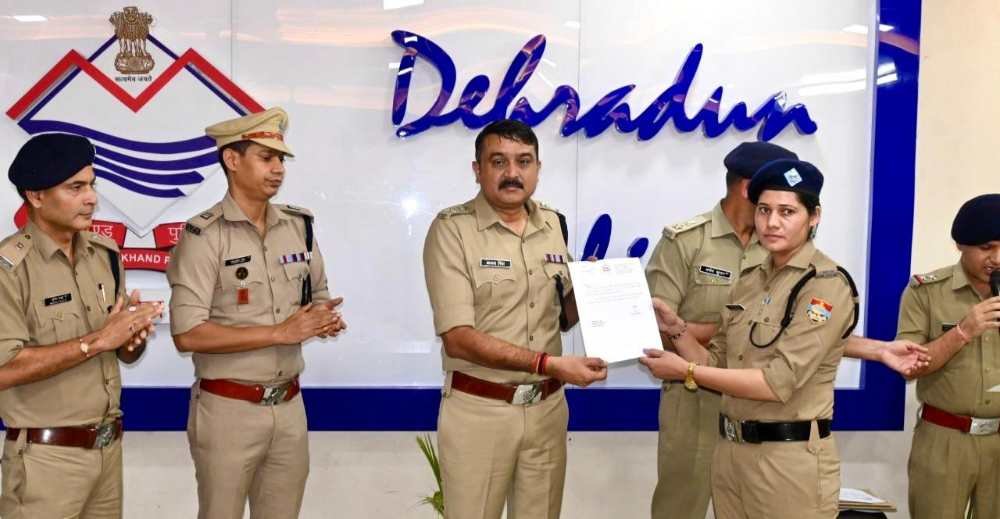 एसएसपी देहरादून द्वारा पुलिस कार्यालय में हुआ सम्मेलन, उत्कृष्ठ कार्य करने वाले 63 अधिकारियो/कर्मचारियों को प्रशस्ति पत्र देकर किया सम्मानित 1 IMG 20240912 WA0046 compressed