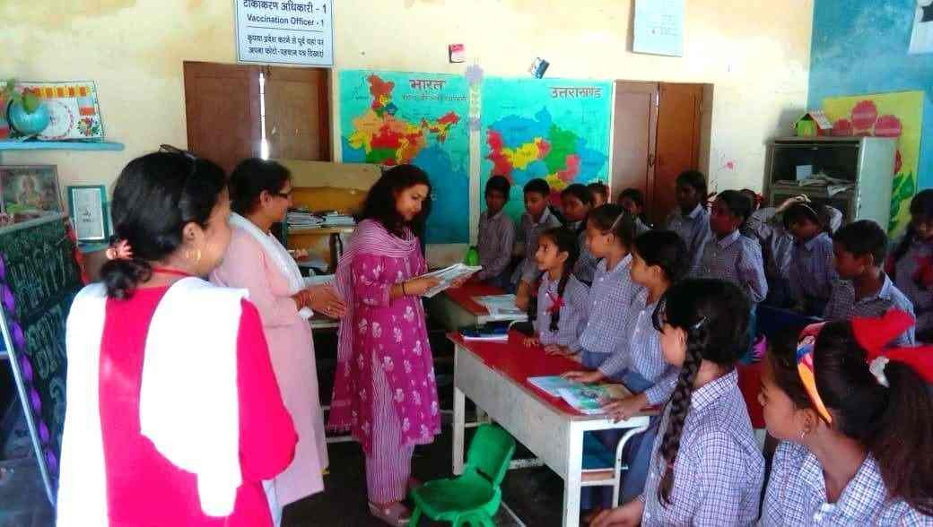 शिक्षा महानिदेशक का स्कूल में औचक निरीक्षण, छात्रों से पूछे सवाल, छात्रों ने महानिदेशक से किया आग्रह 1 IMG 20240920 WA0040
